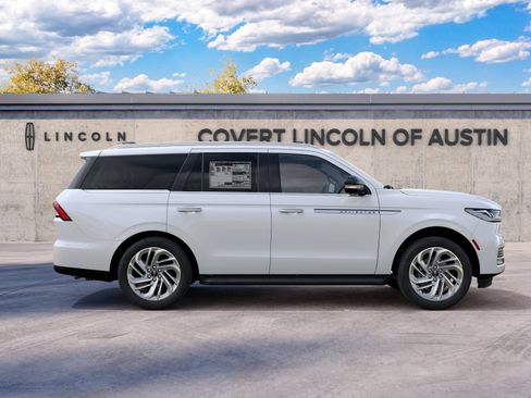 New 2027 Lincoln Navigator Premiere RWD image 5