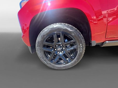 Used 2025 Chevrolet Colorado Z71 w/ Technology Package AWD/4WD image 16