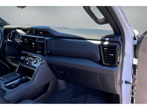 Used 2024 GMC Sierra 3500 AT4 w/ AT4 Premium Plus Package AWD/4WD image 27