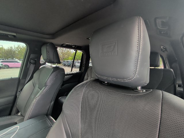 Used 2023 Lexus LX 600 F Sport w/ Accessory Package (Z1) AWD/4WD image 6