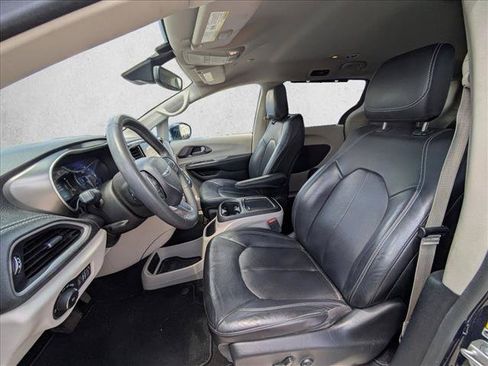 Used 2022 Chrysler Pacifica Touring-L AWD/4WD image 12
