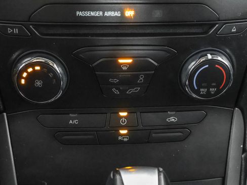 Used 2018 Ford Edge SE image 29