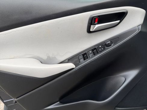 Used 2019 Toyota Yaris LE image 18