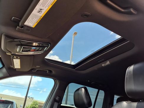 Used 2024 Jeep Grand Cherokee Altitude AWD/4WD image 10
