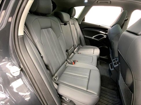 Certified 2025 Audi Q5 2.0T Premium Plus w/ Premium Plus image 18