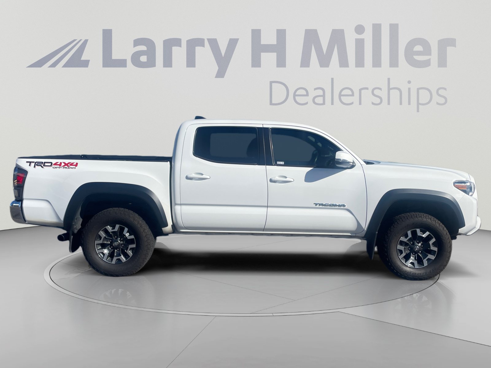 Used 2020 Toyota Tacoma TRD Off-Road AWD/4WD image 6