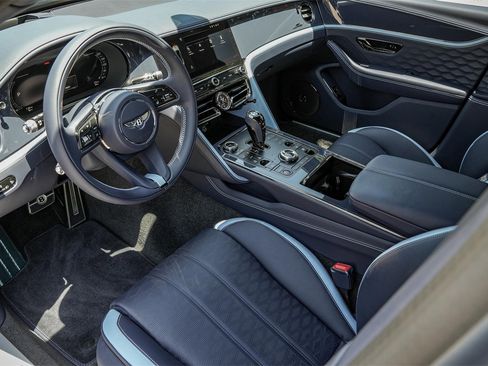 New 2025 Bentley Flying Spur Plug-In Hybrid image 2