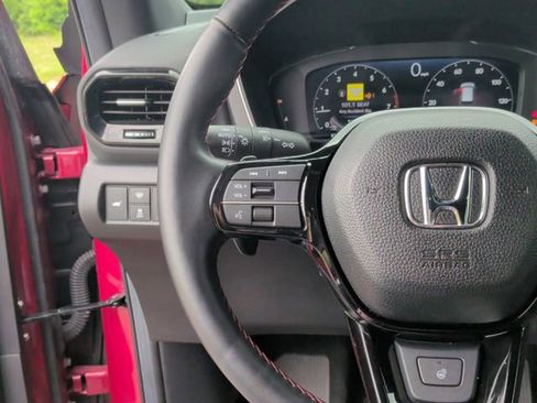 Used 2025 Honda Pilot Black Edition image 13