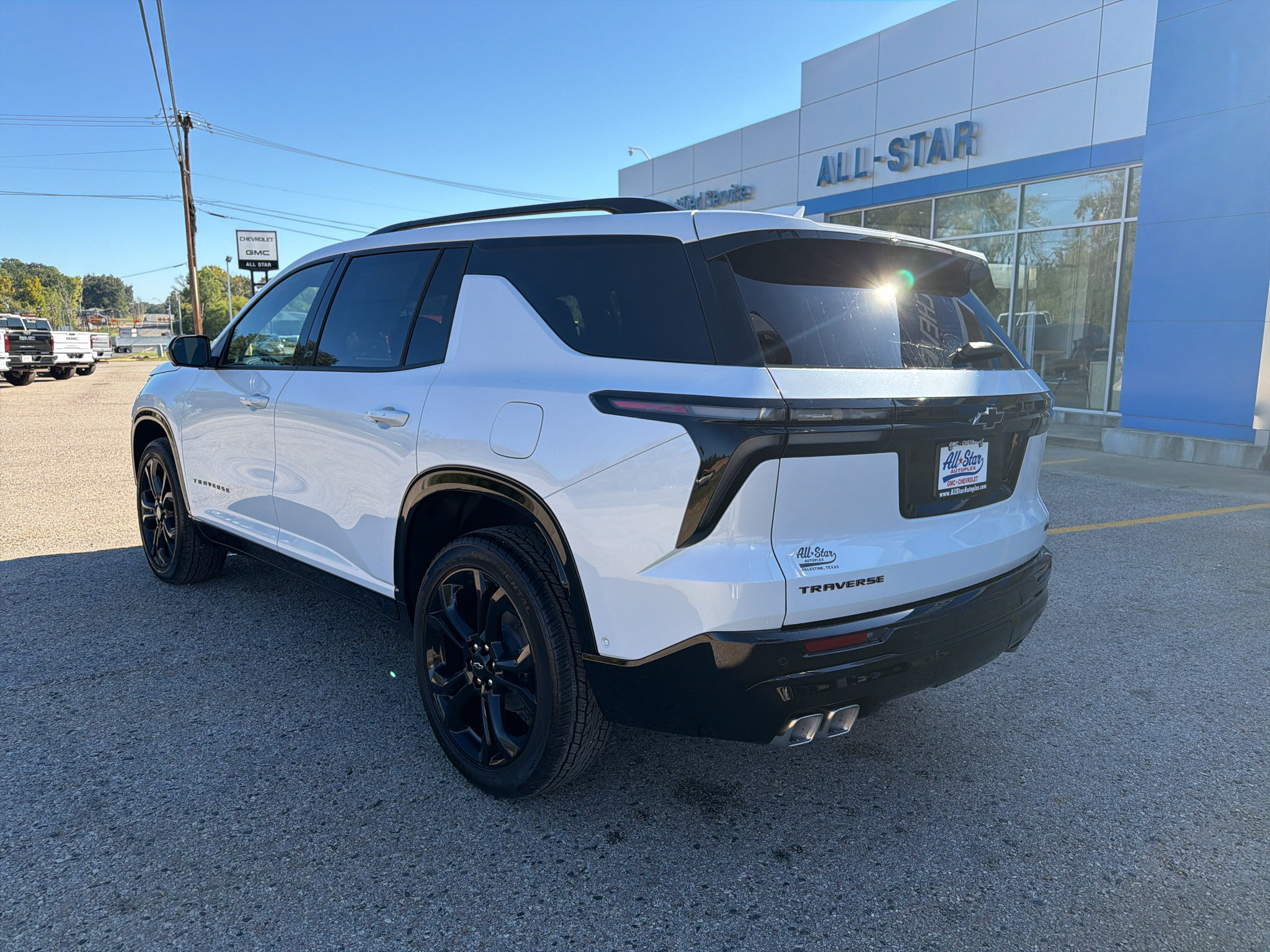 New 2027 Chevrolet Traverse RS w/ LPO, Floor Liner Package FWD image 7