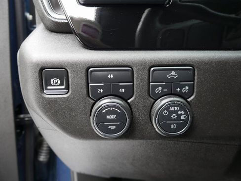 Used 2025 Chevrolet Silverado 2500 LT w/ Convenience Package image 11