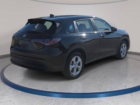 Used 2023 Honda HR-V LX image 5