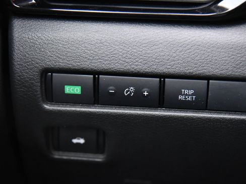 Used 2024 Nissan Sentra SV image 27