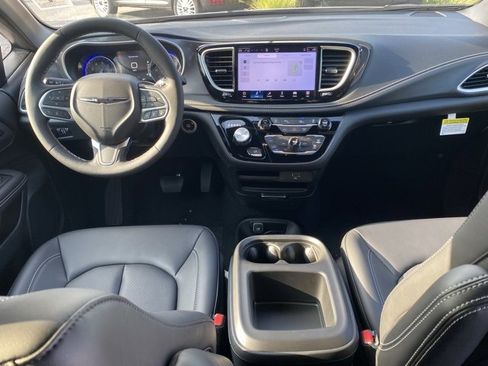 New 2026 Chrysler Pacifica Select image 36