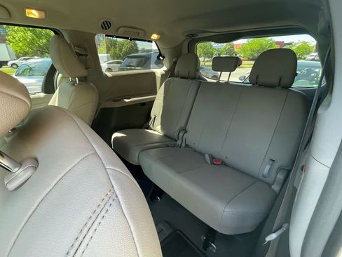 Used 2019 Toyota Sienna XLE w/ XLE Navigation Package AWD/4WD image 24