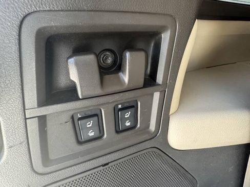 Used 2008 Toyota Sequoia SR5 w/ Leather Seat Pkg AWD/4WD image 16