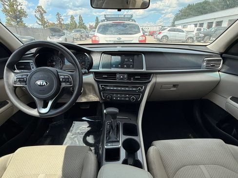 Used 2018 Kia Optima LX w/ 17" Alloy Wheels Package FWD image 3