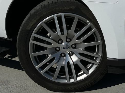 Used 2024 Ford Expedition Limited image 10