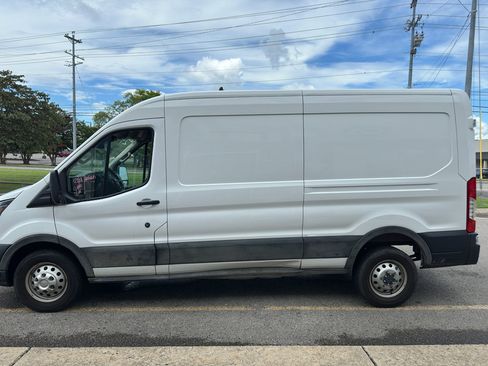 Used 2023 Ford Transit 250 Medium Roof AWD w/ Load Area Protection Package image 7