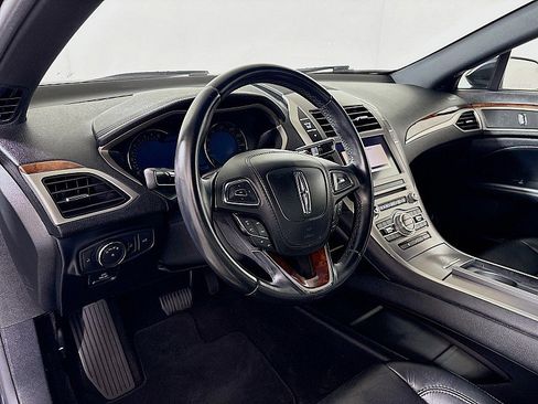 Used 2017 Lincoln MKZ Reserve FWD image 9