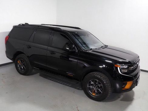 Used 2025 Ford Expedition Tremor image 12