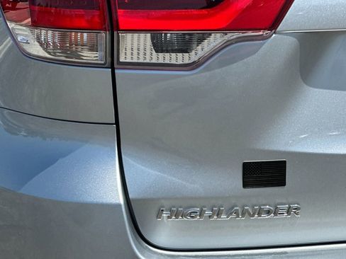 Used 2019 Toyota Highlander LE FWD image 25
