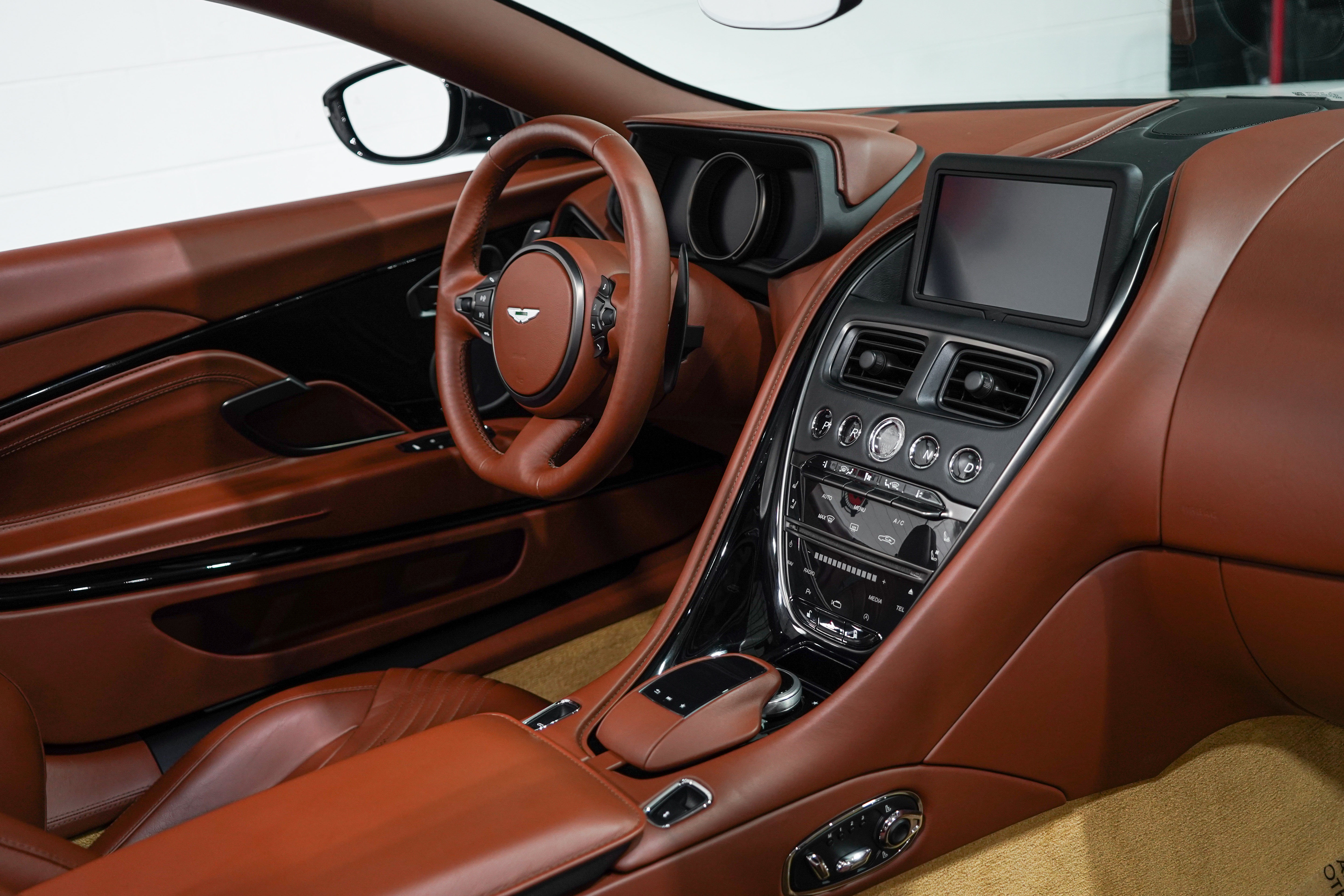 Used 2020 Aston Martin DB11 Volante RWD image 18