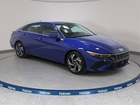 Used 2024 Hyundai Elantra Limited image 5