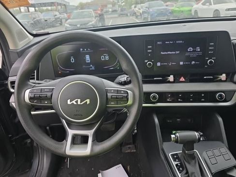 Used 2024 Kia Sportage LX FWD image 5