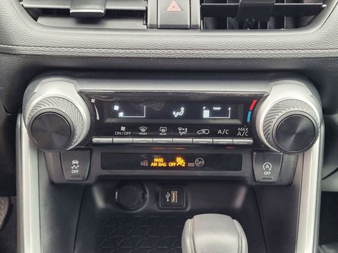 Used 2024 Toyota RAV4 LE image 27