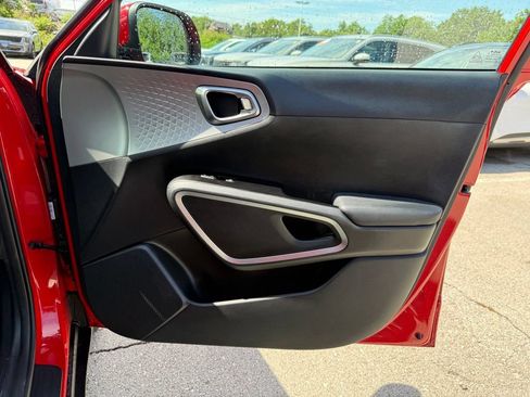 Certified 2023 Kia Soul LX w/ LX Technology Package FWD image 21