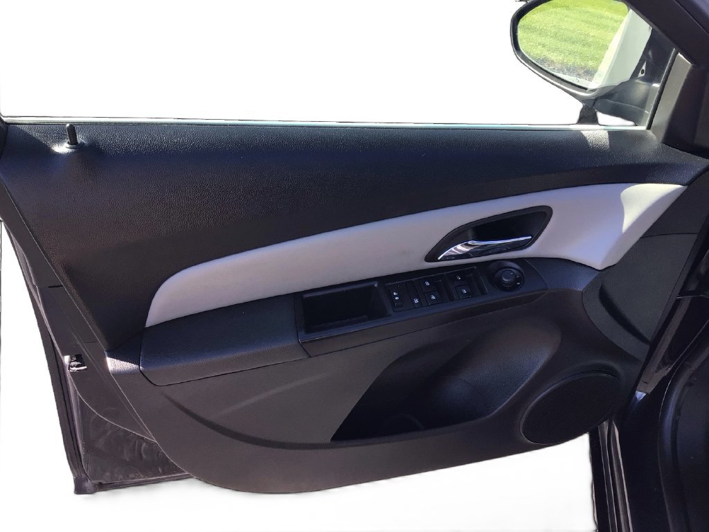 Used 2015 Chevrolet Cruze LT FWD image 19