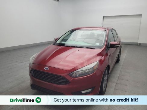 Used 2017 Ford Focus SE FWD image 1