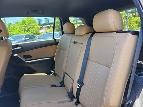 Used 2023 Volkswagen Tiguan SE FWD image 9