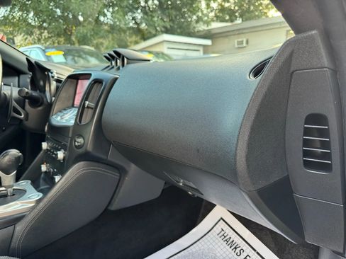 Used 2018 Nissan 370Z Touring image 21