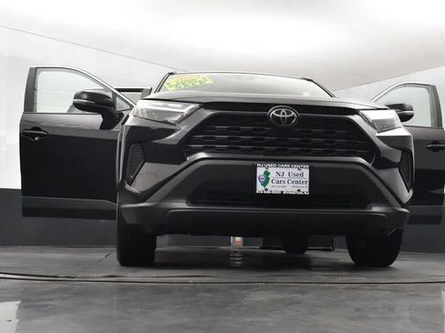 Used 2024 Toyota RAV4 XLE FWD image 11