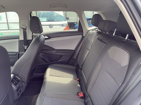 Used 2023 Volkswagen Taos SE image 10