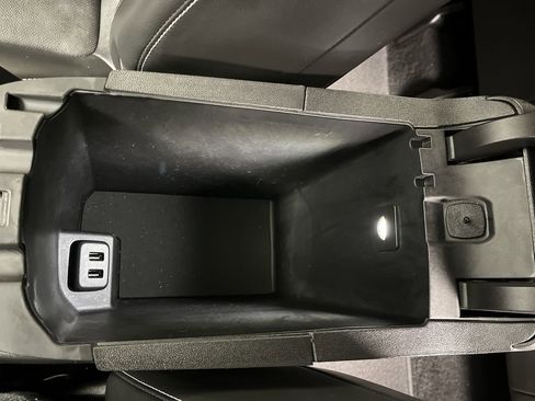 Used 2023 GMC Terrain SLT image 24