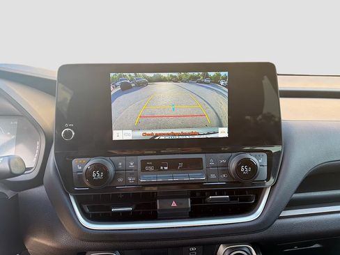 Used 2025 Toyota Grand Highlander FWD image 32
