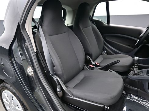 Used 2016 smart fortwo passion image 12