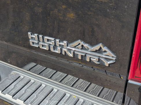 Used 2024 Chevrolet Silverado 2500 High Country w/ High Country Premium Package image 9