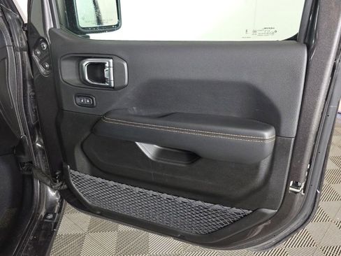 Used 2025 Jeep Wrangler Unlimited Sahara w/ Safety Group AWD/4WD image 37