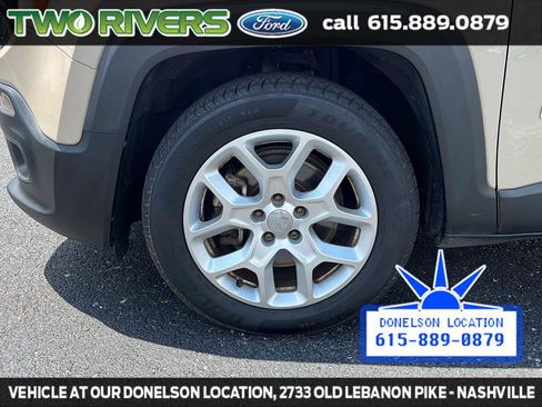 Used 2015 Jeep Renegade Latitude w/ Cold Weather Group FWD image 13