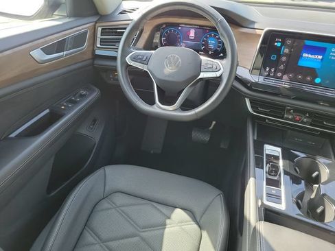 Used 2025 Volkswagen Atlas SE AWD/4WD image 25