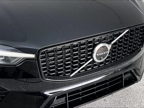 Certified 2024 Volvo XC60 B5 Ultimate w/ Protection Package Premier AWD/4WD image 37