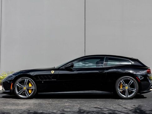 Used 2018 Ferrari GTC4Lusso AWD/4WD image 2