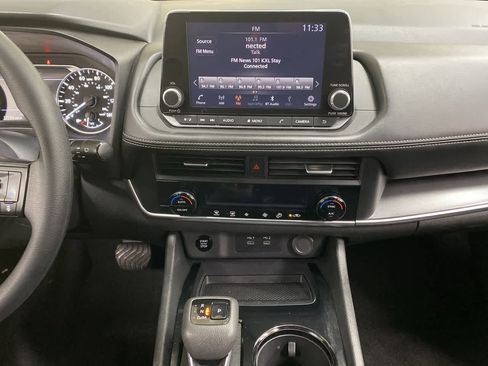 Used 2024 Nissan Rogue SV image 24