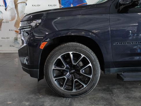 Used 2022 Chevrolet Suburban RST w/ Luxury Package image 16