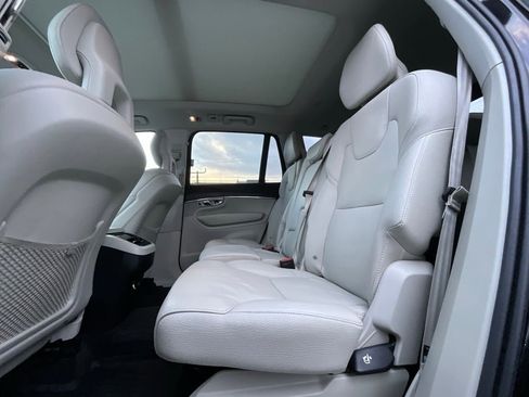 Used 2020 Volvo XC90 T5 Momentum w/ Protection Package Premier image 12