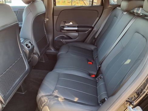 Used 2025 Mercedes-Benz GLA 250 4MATIC image 17