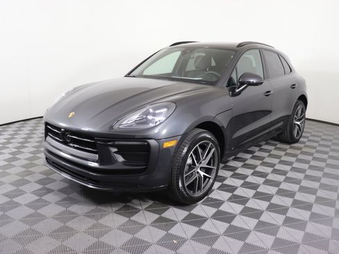 Used 2025 Porsche Macan image 1